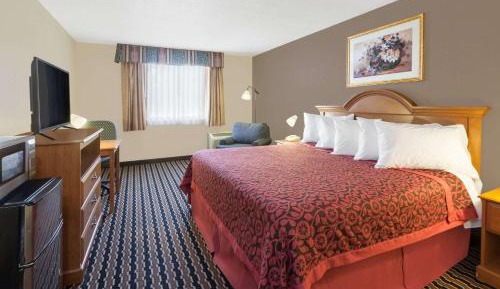 King Room with Roll-in Shower - Mobility Access/Non-Smoking