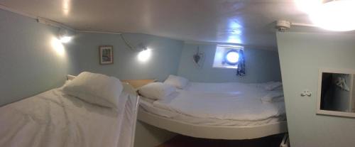 Economy Triple Room
