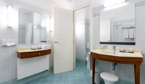 Classic Triple Room with Sea View