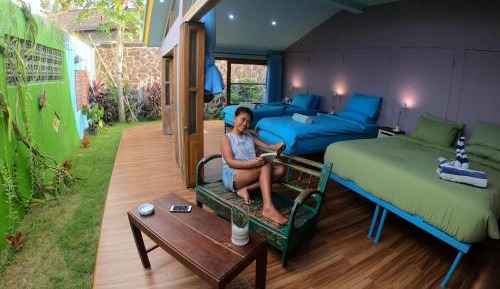 Family Room with Garden View