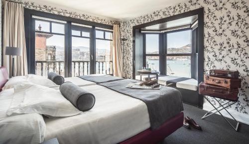 Double or Twin Room with Sea View