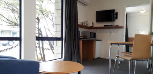 One-Bedroom Apartment with Courtyard View 