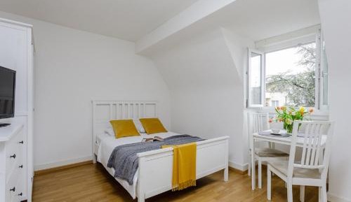 Budget Double Room with Shared Bathroom
