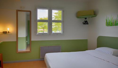 Double room with large bed