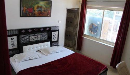 Deluxe Double Room (2 Adults + 1 Child)