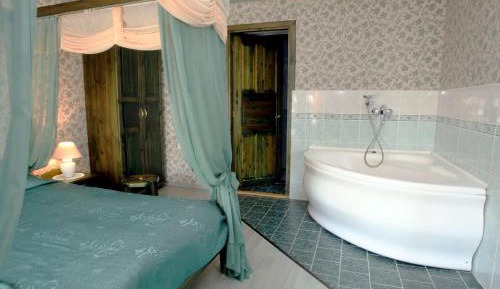 One-Bedroom Suite with Sauna