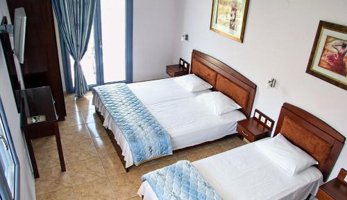 Studio (3 Adults)