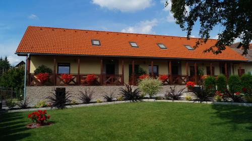 Apartment with Garden View