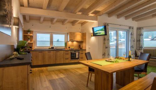 Apartment with Mountain View