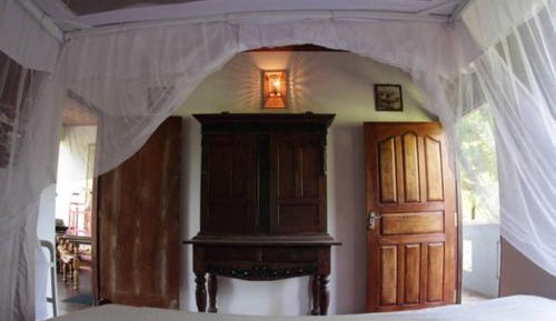 Deluxe Double Room (2 Adults + 1 Child)