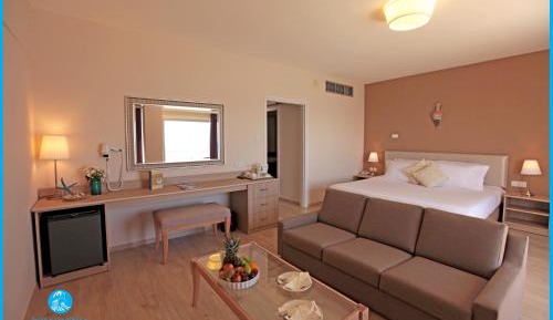 Family Room with Inland View (2 Adults + 2 Children)