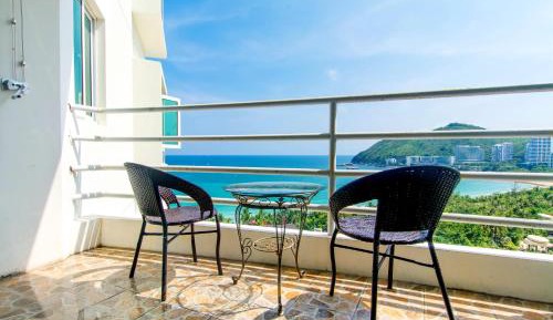 Three-Bedroom Apartment with Sea View