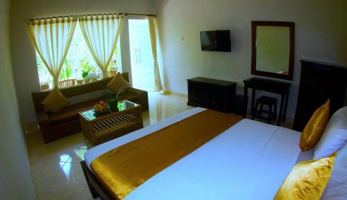 Deluxe Room (2 Adults + 1 Child)