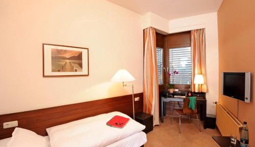 Single Room with Street View