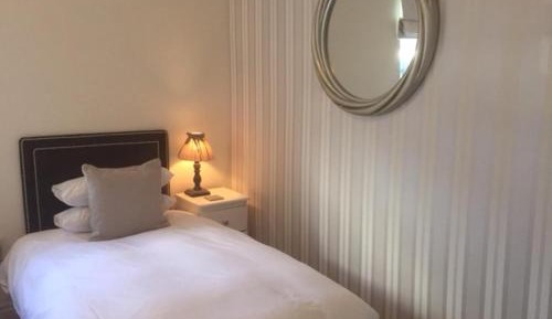 Coach House Twin Room