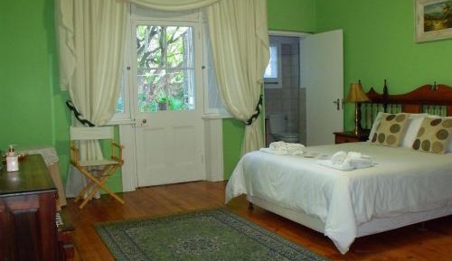 Queen Room (Room 2)