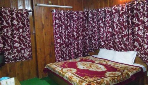 Deluxe Double Room (2 Adults + 1 Child)
