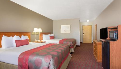 Queen Room with Two Queen Beds - Non-Smoking