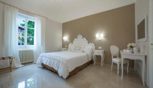 Deluxe Double Room (2 Adults + 2 Children)