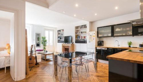 Luxury Three-Bedroom Apartment