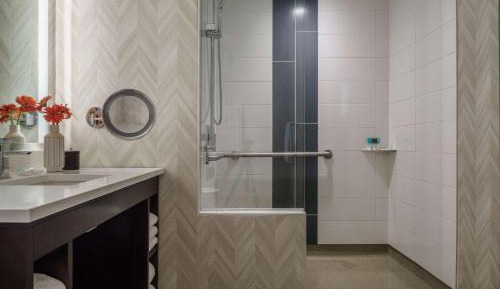 King Room with Accessible Shower - Disability Access