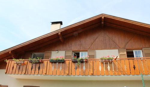 Apartment with Mountain View