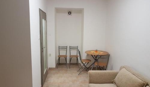 Large One-Bedroom Apartment