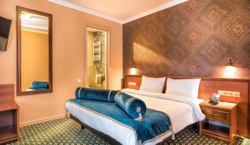 Standard Queen Room