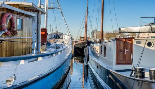 Two-Bedroom Apartment with Shower 