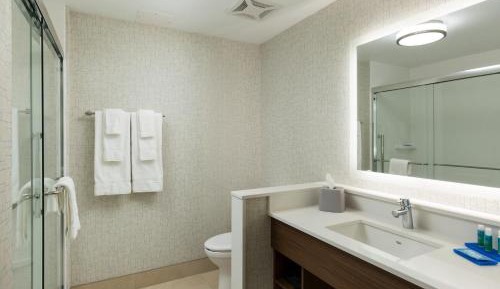 Standard Queen Room with Two Queen Beds - Communications Accessible