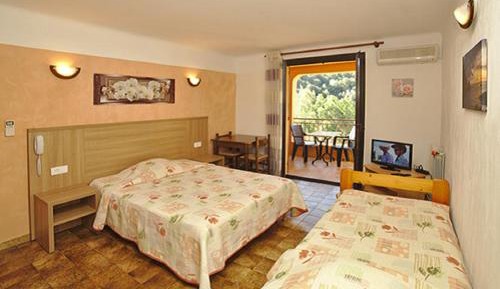 Studio (3 Adults)