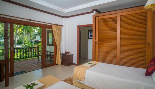 Bungalow with Garden View