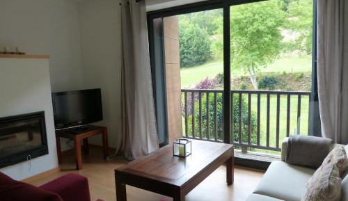 Apartment with Mountain View