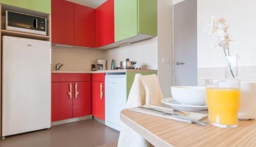 One-Bedroom Apartment with Sleeping Alcove (7 People)