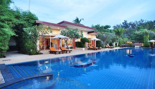 King Suite with Pool View
