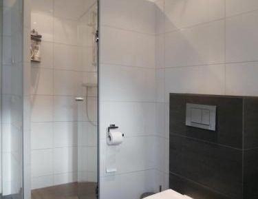 Standard Twin Room with Private Bathroom