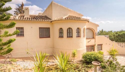 Five-Bedroom Villa