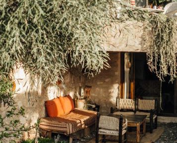 Family Suite with Garden View and Sea Glimpses (Caverne)