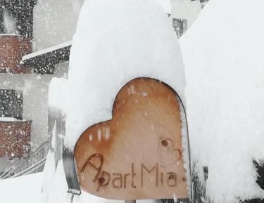 Apartment with Mountain View