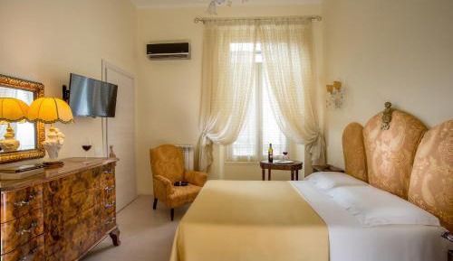 Deluxe Double Room with Shower