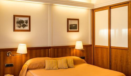 Classic Double or Twin Room with Balcony and Partial Sea View