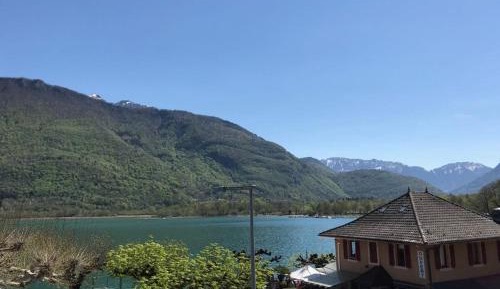 Apartment with Lake View