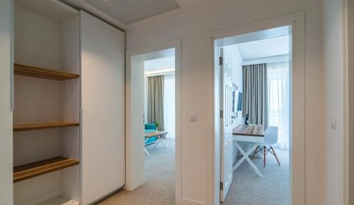 One-Bedroom Apartment with Sea View and Balcony