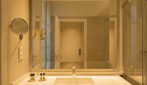 Double or Twin Room (1-2 Adults)