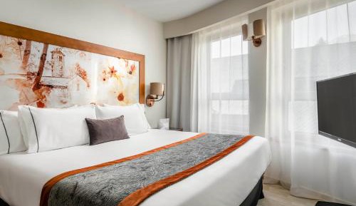 Junior Suite (2 Adults + 2 Children)
