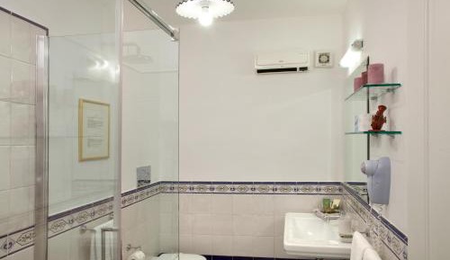 Romantic Suite with Terrace and Sea View