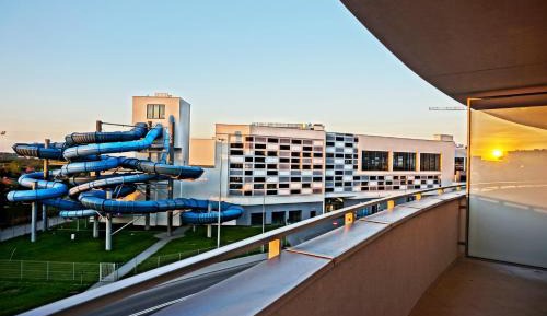 Apartment with Pool View 