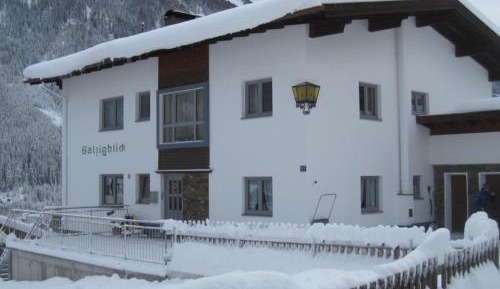 Four-Bedroom Apartment (6-8 Adults)
