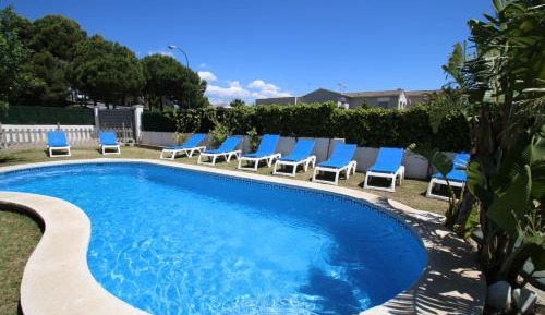 Apartment with Pool View 