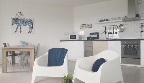 Apartment with Pool View 